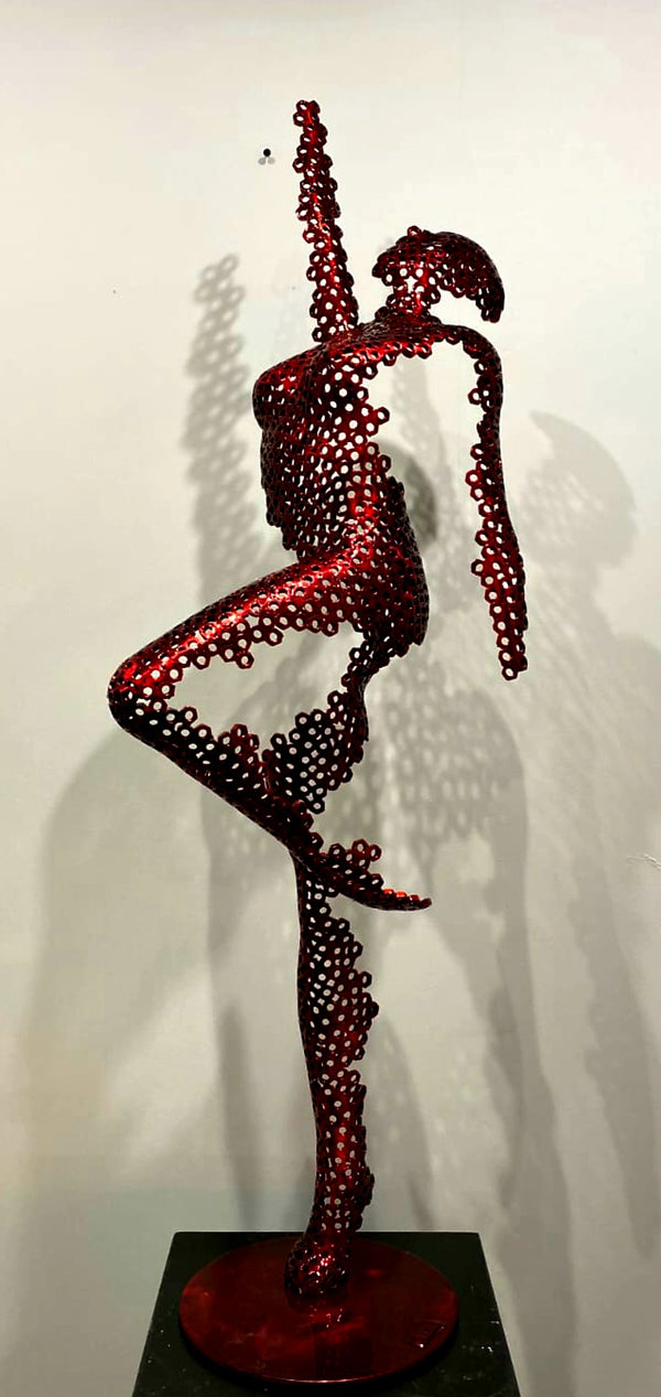 Sculpture en écrous - Liberty (red) by Vyki