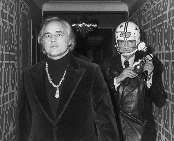 Ron Galella - Marlon Brando & Ron Galella, Waldorf Astoria, NYC, 1974