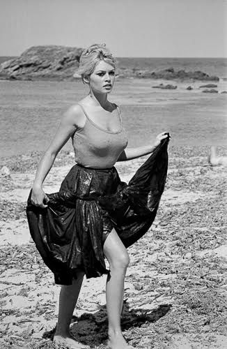 Claude Azoulay - Brigitte Bardot, la robe mouillée, Saint-Tropez, juillet 1958