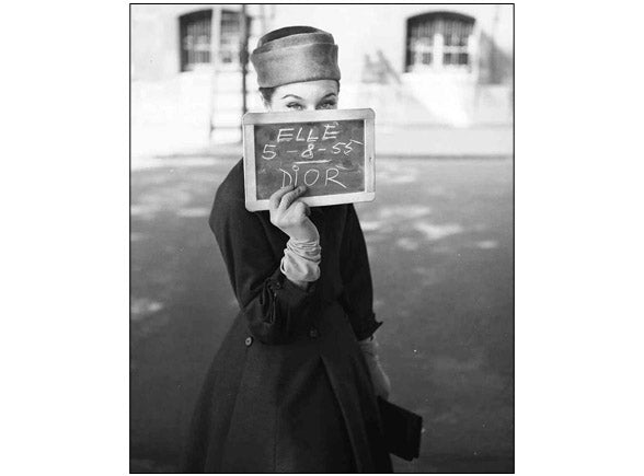 Georges Dambier - ''Bettina'' en Dior , Paris le 5 Août 1955 pour Elle Magazine