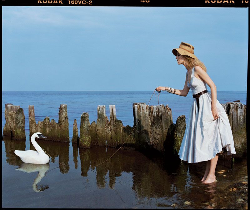 Arthur Elgort - Raquel and Swan